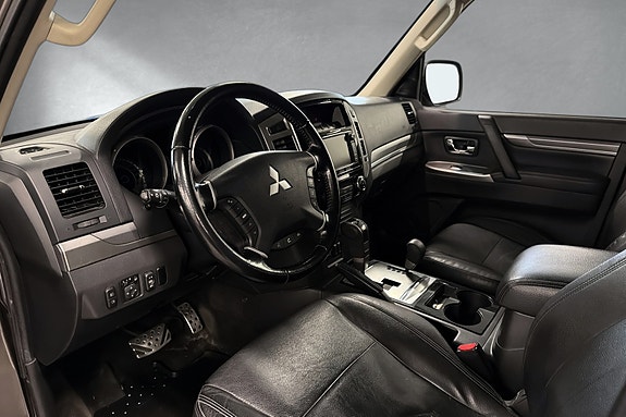 Mitsubishi Pajero 15 of 30