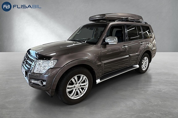 Mitsubishi Pajero 2 of 30