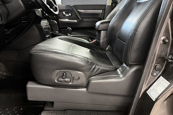 Mitsubishi Pajero 16 of 30