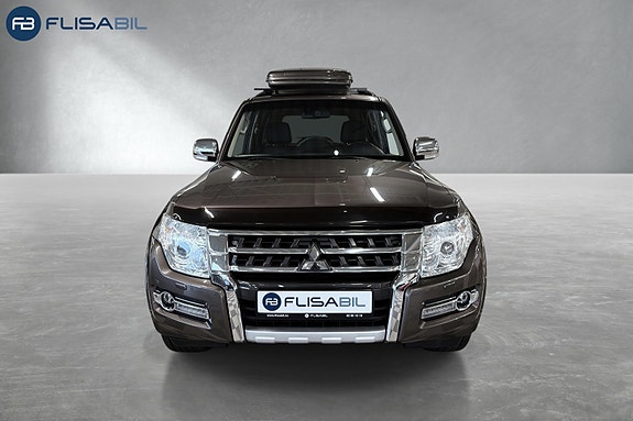 Mitsubishi Pajero 12 of 30