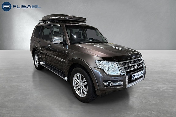 Mitsubishi Pajero 10 of 30
