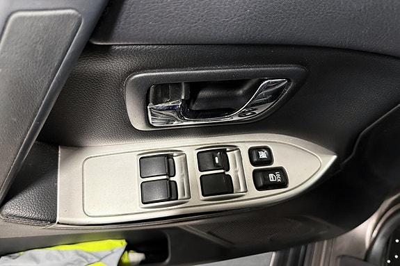 Mitsubishi Pajero 18 of 30