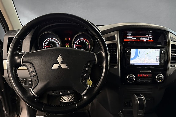 Mitsubishi Pajero 21 of 30