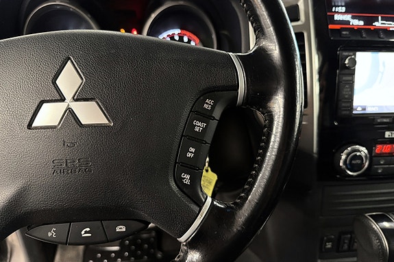 Mitsubishi Pajero 25 of 30
