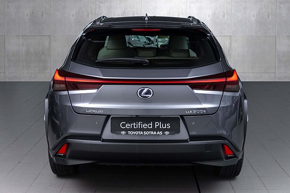 Lexus UX300e 7 of 28