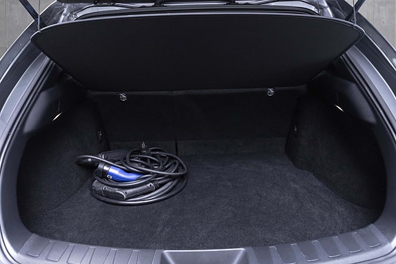 Lexus UX300e 28 of 28