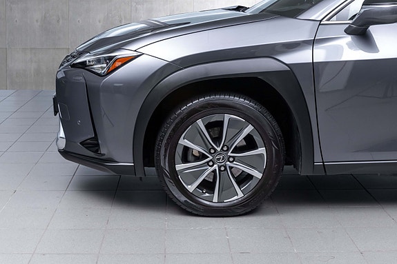 Lexus UX300e 2 of 28