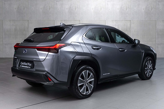 Lexus UX300e 6 of 28