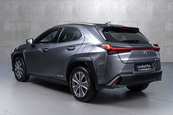 Lexus UX300e 8 of 28