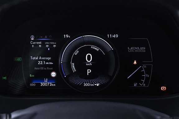 Lexus UX300e 13 of 28