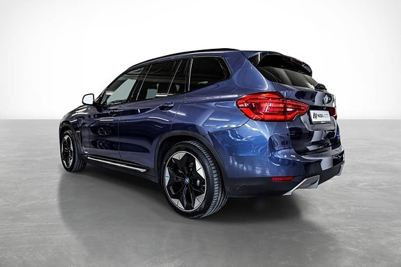 BMW iX3 6 of 30