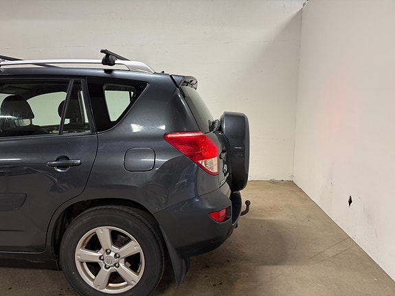 Toyota RAV4 8 of 30