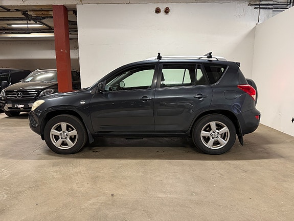 Toyota RAV4 7 of 30