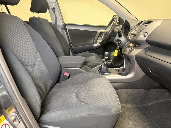 Toyota RAV4 25 of 30