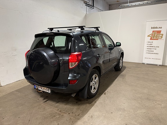Toyota RAV4 9 of 30