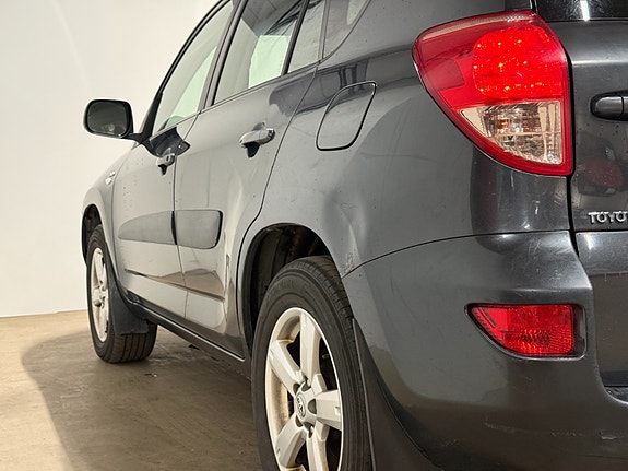 Toyota RAV4 14 of 30