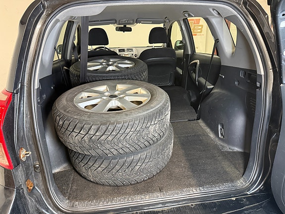 Toyota RAV4 17 of 30