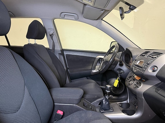 Toyota RAV4 26 of 30