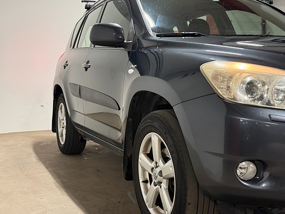Toyota RAV4 6 of 30