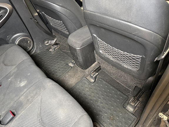 Toyota RAV4 23 of 30