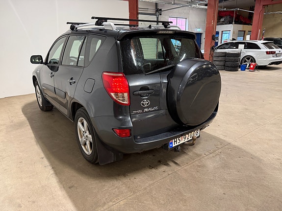 Toyota RAV4 12 of 30