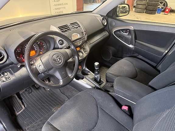 Toyota RAV4 30 of 30