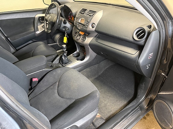 Toyota RAV4 24 of 30