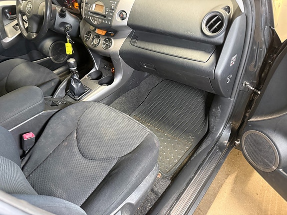 Toyota RAV4 28 of 30