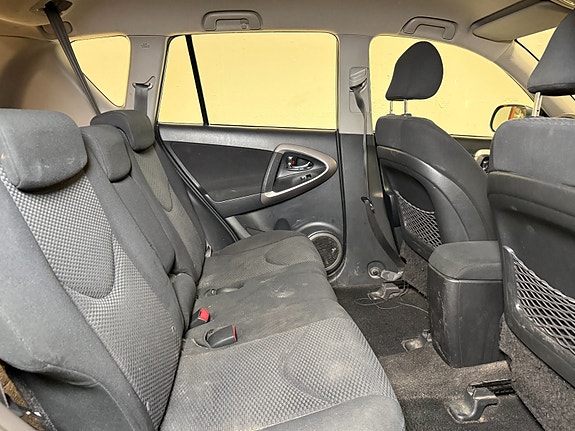 Toyota RAV4 21 of 30