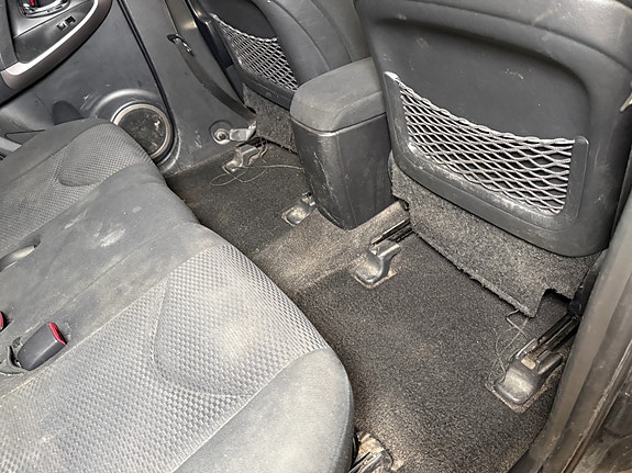 Toyota RAV4 22 of 30