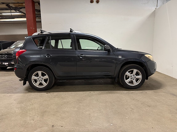 Toyota RAV4 15 of 30