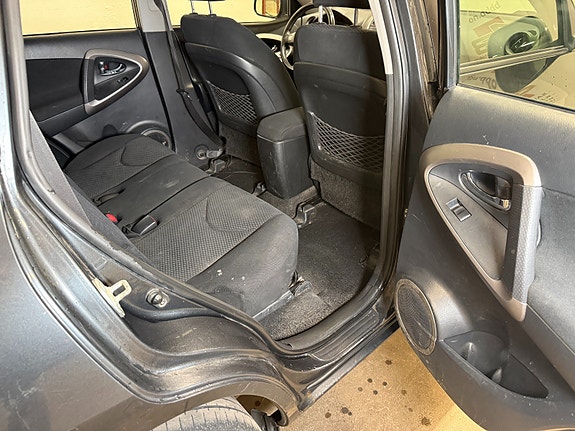 Toyota RAV4 20 of 30