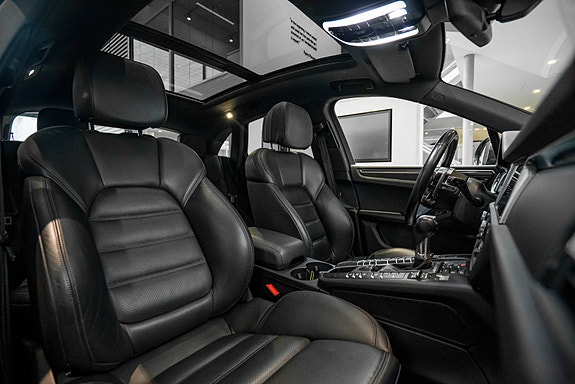 Porsche Macan 30 of 30