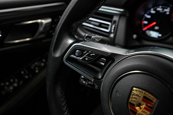 Porsche Macan 18 of 30
