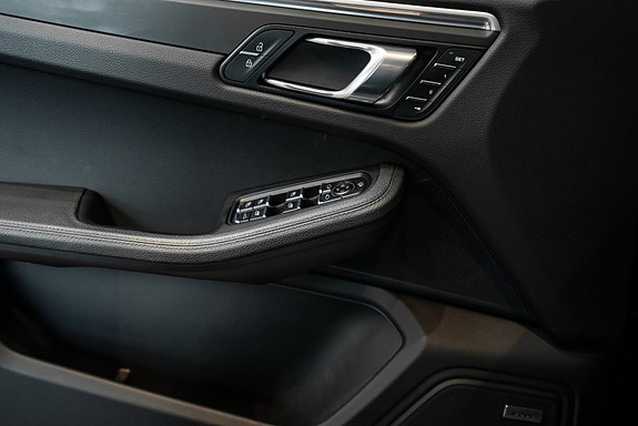 Porsche Macan 14 of 30