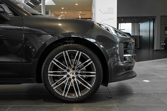 Porsche Macan 11 of 30