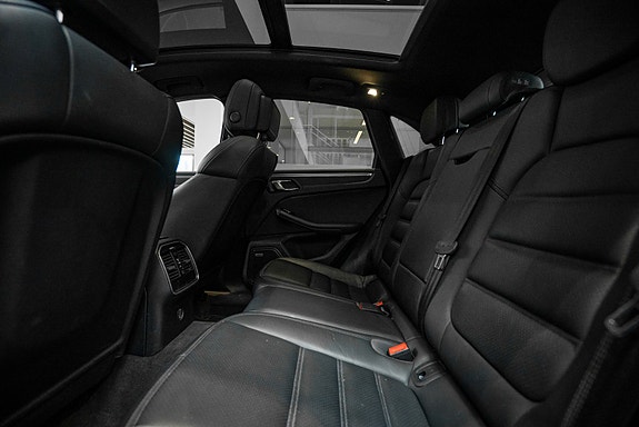 Porsche Macan 29 of 30