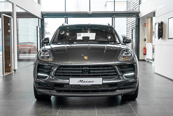 Porsche Macan 2 of 30