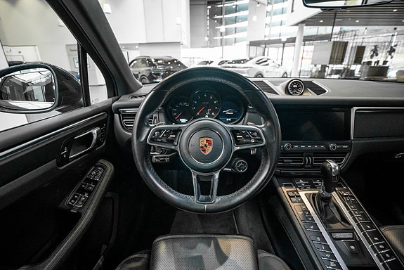 Porsche Macan 16 of 30