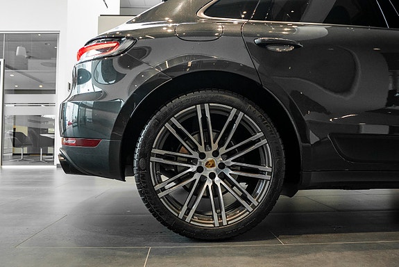 Porsche Macan 10 of 30