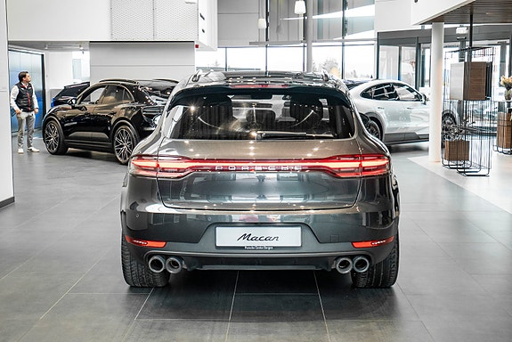 Porsche Macan 7 of 30
