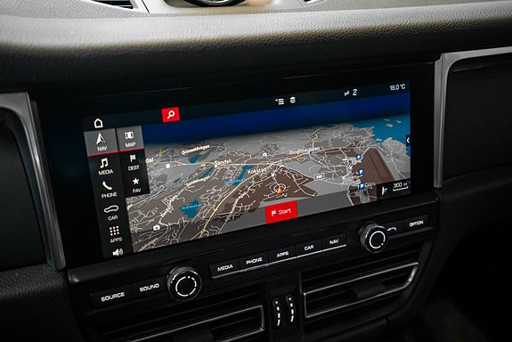 Porsche Macan 24 of 30