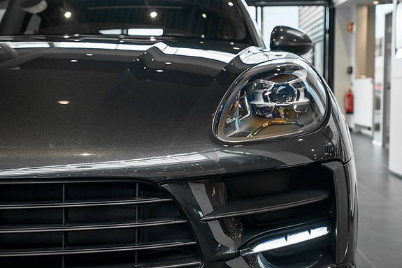 Porsche Macan 3 of 30