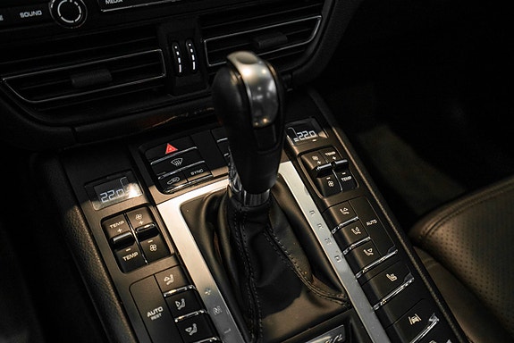 Porsche Macan 21 of 30