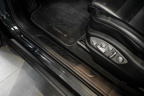 Porsche Macan 13 of 30