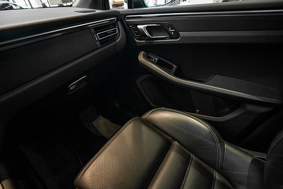 Porsche Macan 28 of 30