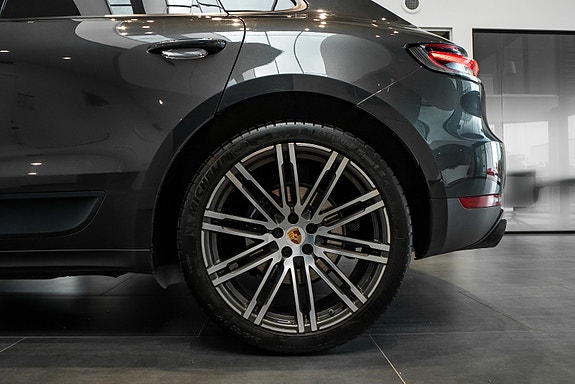 Porsche Macan 5 of 30