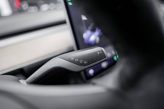 Tesla Model 3 19 of 30