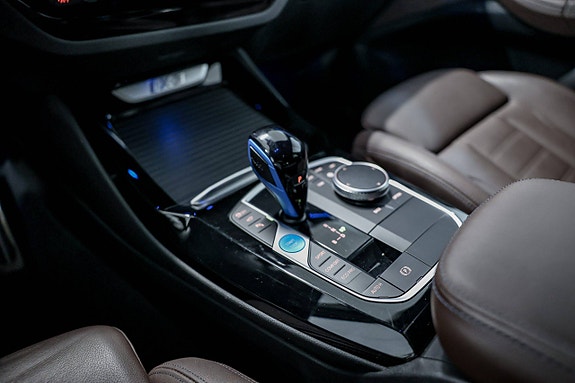 BMW iX3 20 of 30