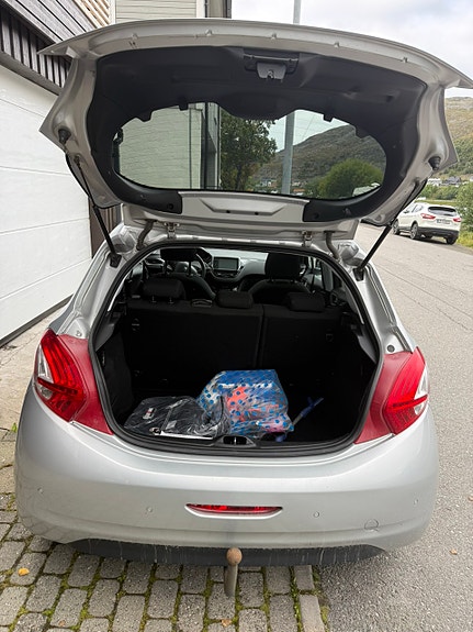 Peugeot 208 9 of 14